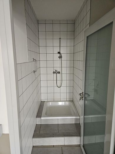 großzügige Gewerbefläche 431qm – Dusche