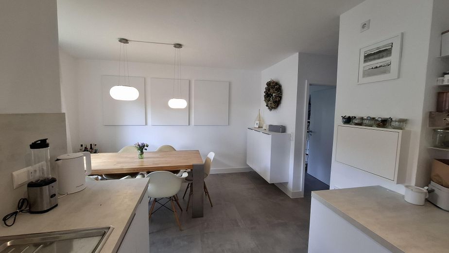 PF-Friedenstraße: curato appartamento di 3,5 locali con balcone, tranquilla posizione nel verde - SENZA PROVVIGIONE – neu gestaltete Wohn-/Essküche