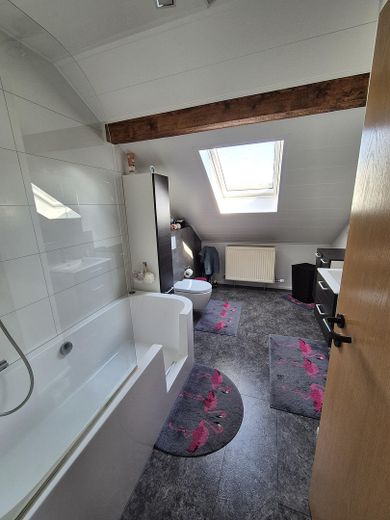 Amplio apartamento de 4,5 habitaciones con gran terraza en la azotea en la mejor zona de Sondernheim – Foto 5