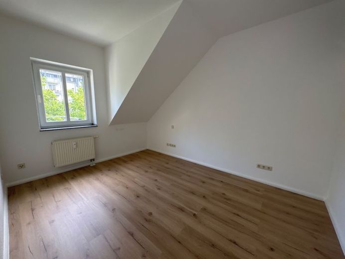 Alles NEU - DG + Aufzug + Küche mit Balkon + WG-gerecht ! – Foto 1
