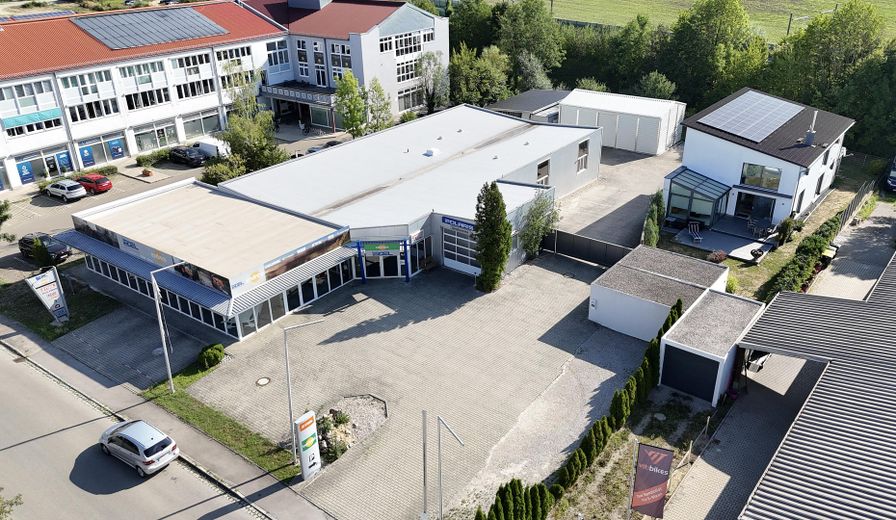 Werkstatt Ausstellung Lager mit exklusivem Betriebsleiter Wohnhaus – Ansicht Südwest