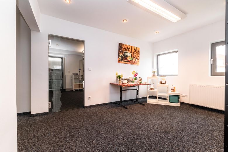 Representatieve bedrijfslocatie met showroom, productie, werkplaats en opslaghal te huur – 1. OG 