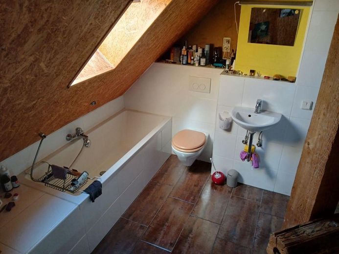 Wunderschöne Hofreite – DG Altbau