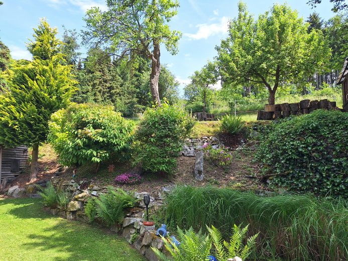 Großzügiges Wohnen im gepflegten Landhaus (nähe Golfplatz/Waldrand) PROVISIONSFREI – Garten
