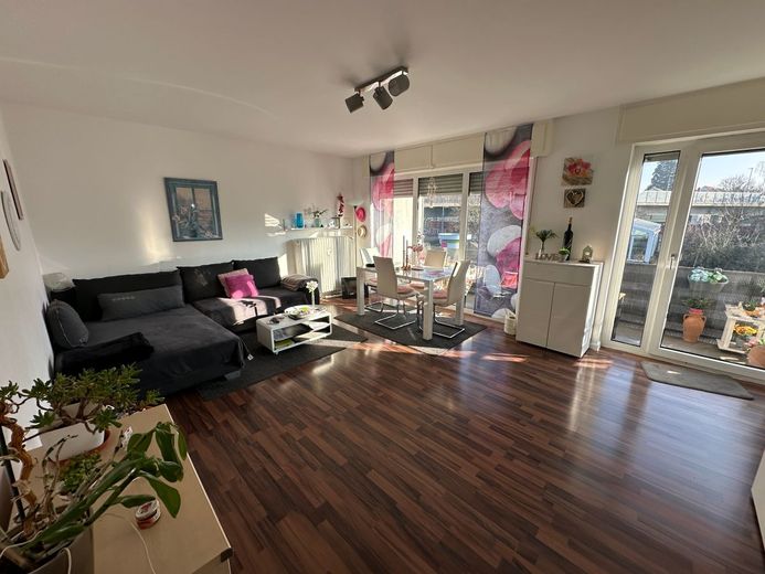 ** HIER MÖCHTE ICH WOHNEN ** – Wohnbereich mit Balkon