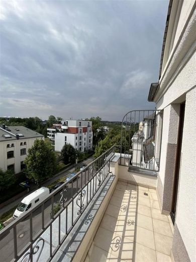 Helle und vermietete Maisonette DG 2-Zi. mit Balkon, Aufzug, Laminat, Wanne und Dusche in Bestlage * – Balkon