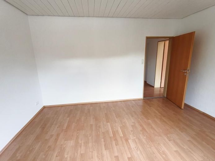 2 Zi. EG Wohnung mit Balkon – Schlafzimmer Bild 3