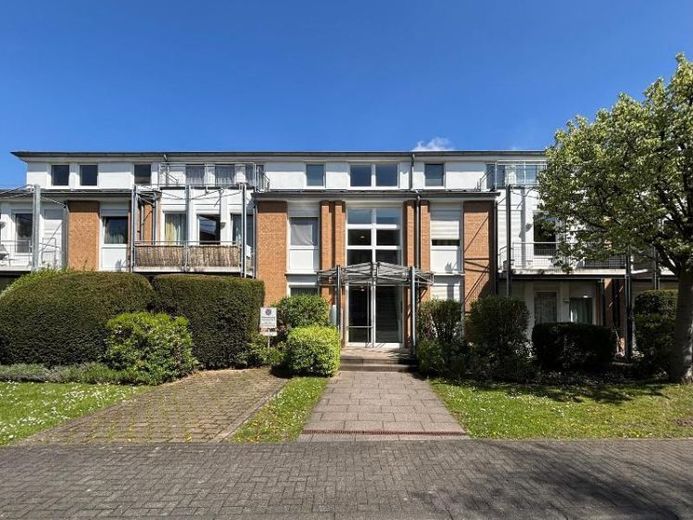 Voll möbliertes schickes Apartment Einbauküche Balkon Kabel Internet Gartenmitbenutzung Tiefgarage – Foto 1