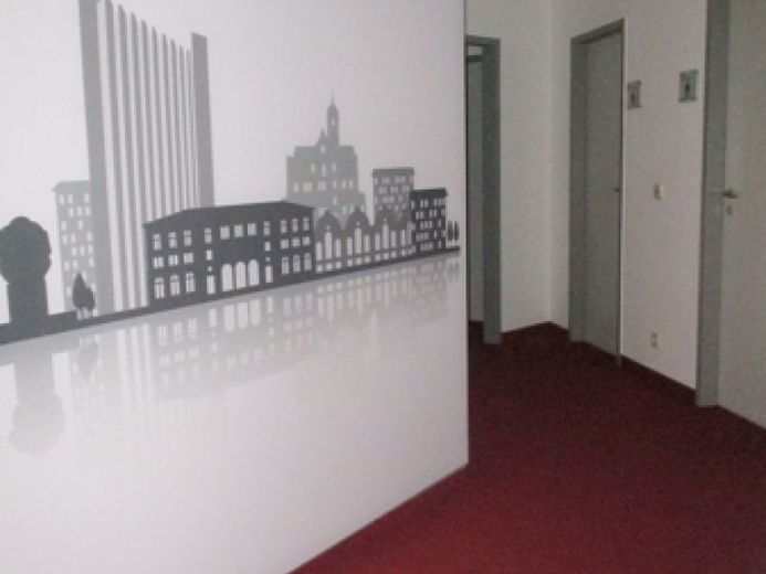 Große Büroeinheit im 3.OG *mit Fahrstuhl und Stellplätzen*direkt an der Neefestraße*Nähe zur A72 – Foto 1