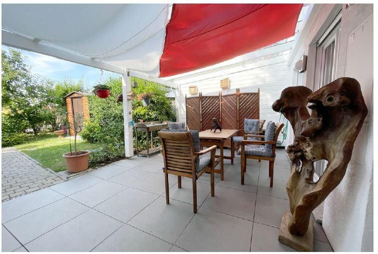 Einziehen & genießen: Provisionsfreie DHH am Moniberg mit traumhaftem Fernblick, Sauna & 3 Terrassen – Terrasse Eingangsbereich