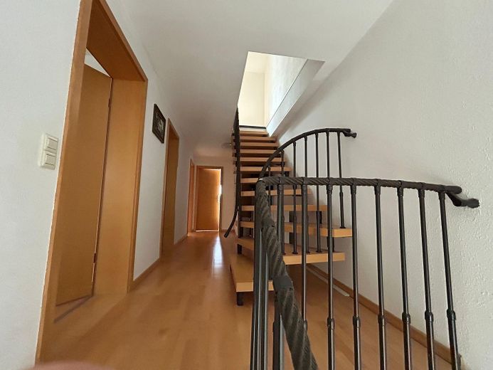 Spacieuse maison mitoyenne centrale à Geradstetten – Flur