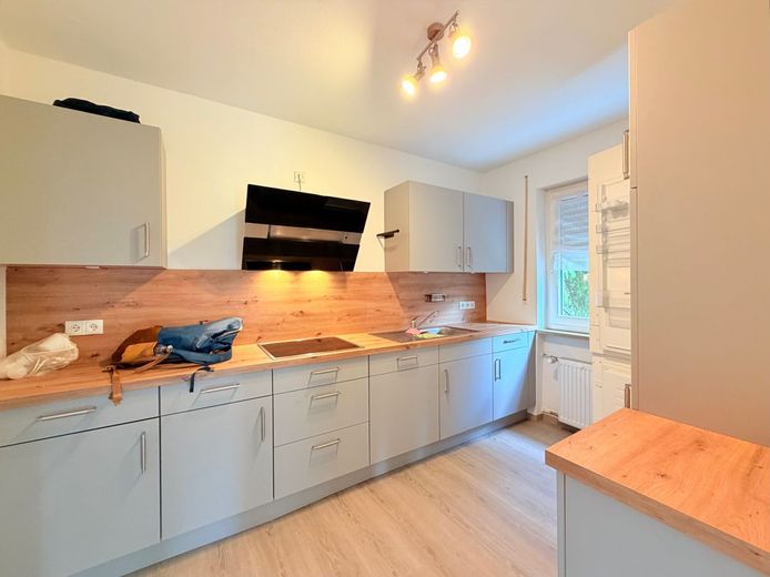 Renovierte EG 4-Zimmer WHG mit Balkon, Einbauküche und Garage – Küche