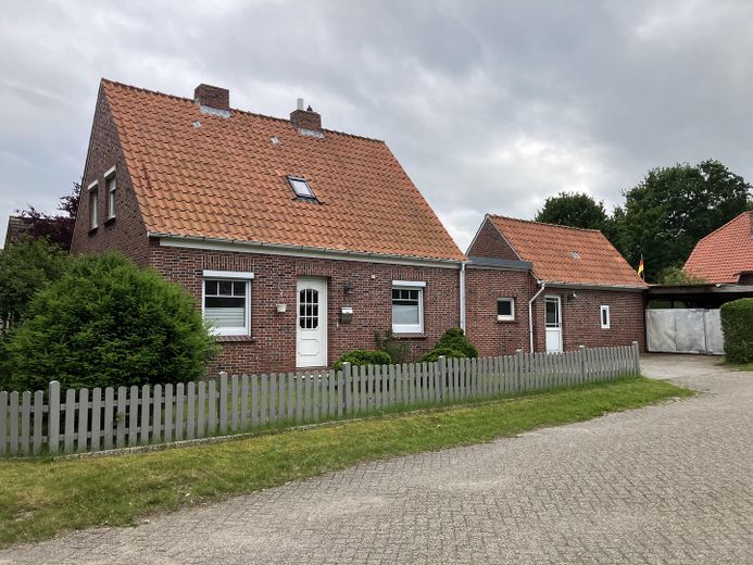 Charmantes Einfamilienhaus in ruhiger Lage von Möhlenwarf – Seitenansicht