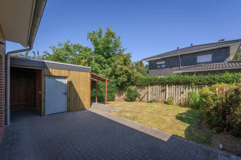 Young semi-detached house with carport in Friedrichsfehn – Garten