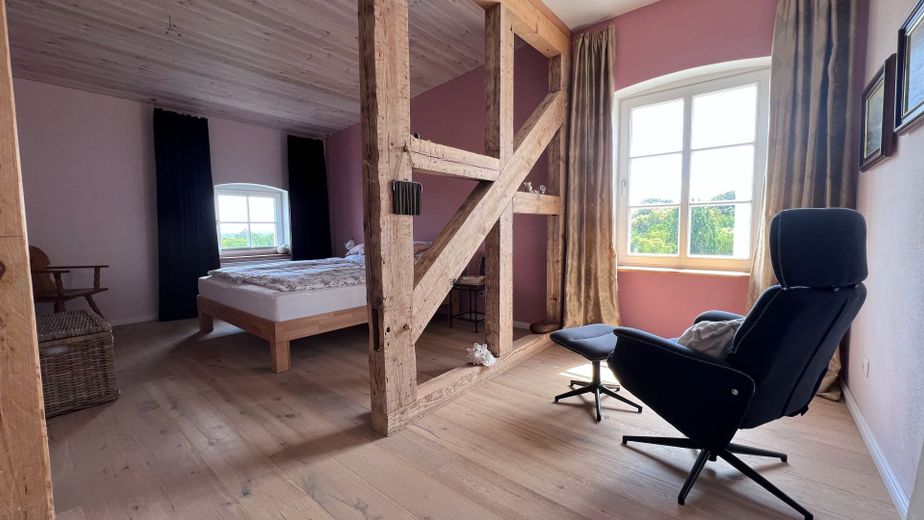 Penthouse-Traum mit Weitblick - Stillvolles Wohnen auf Rügen – Lesesessel  mit Vilmblick 