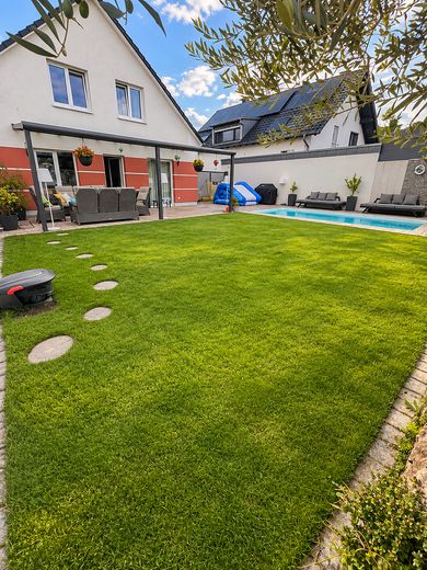 Neuwertiges Haus mit Pool in verkehrsberuhigter Straße – Foto 4