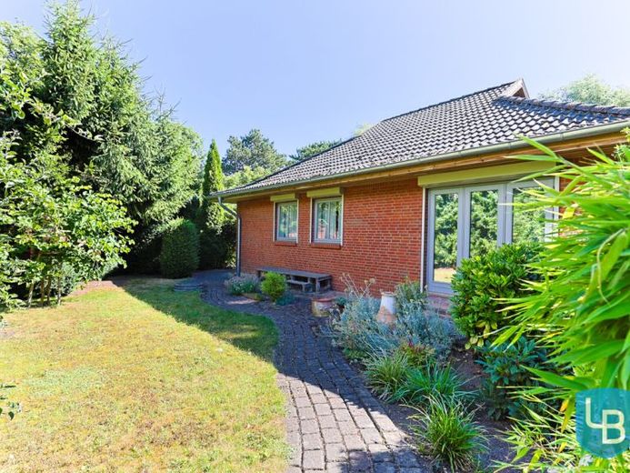 Bungalow in Plön – Wohnen im Grünen und dennoch mitten in der Stadt – Foto 1