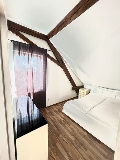 Straubing yakınlarında 11 konut birimli apartman – tamamen kiralanmış ve komisyonsuz – Wohnbeispiel - Schlafzimmer