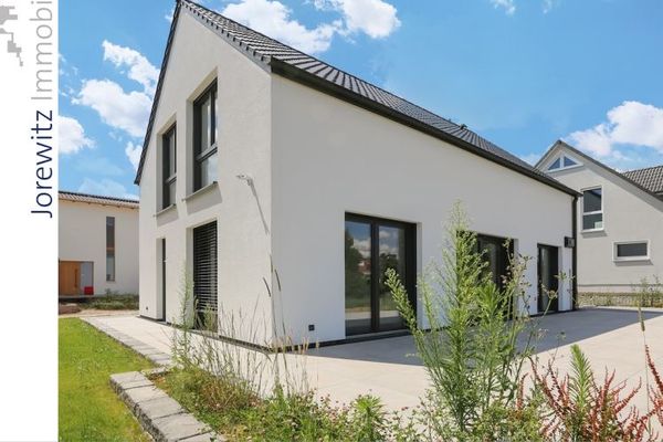 Bi-Vilsendorf: Geniş teraslı ve bahçeli güneş alan müstakil ev (KfW-Effizienzhaus 40-QNG)