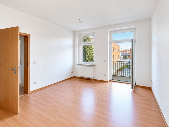 Individuelle 2-Raum-Wohnung mit Balkon, Garten, Stellplatz, offener Küche, zentral gelegen – Foto 1