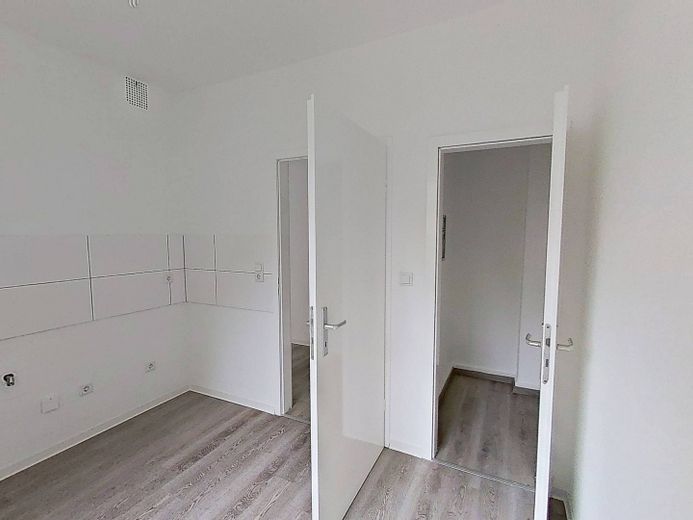 Helle 3-Zi.-Whg. mit Wannenbad in fußläufiger Nähe zum Stadtzentrum – Ansicht II: Küche