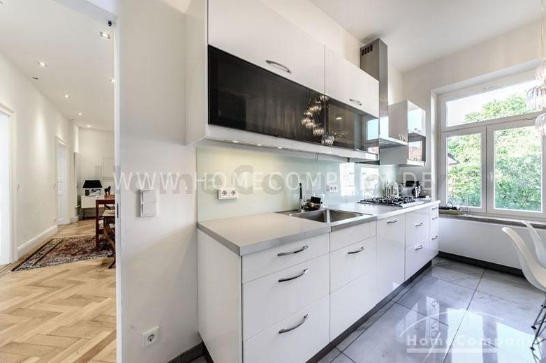 Schöne, hochwertige möblierte 4-Zimmer-Altbauwohnung mit Balkon in Schwabing – bc951a25e83b8ee63fb66c03079cf26c501bd65f.jpg