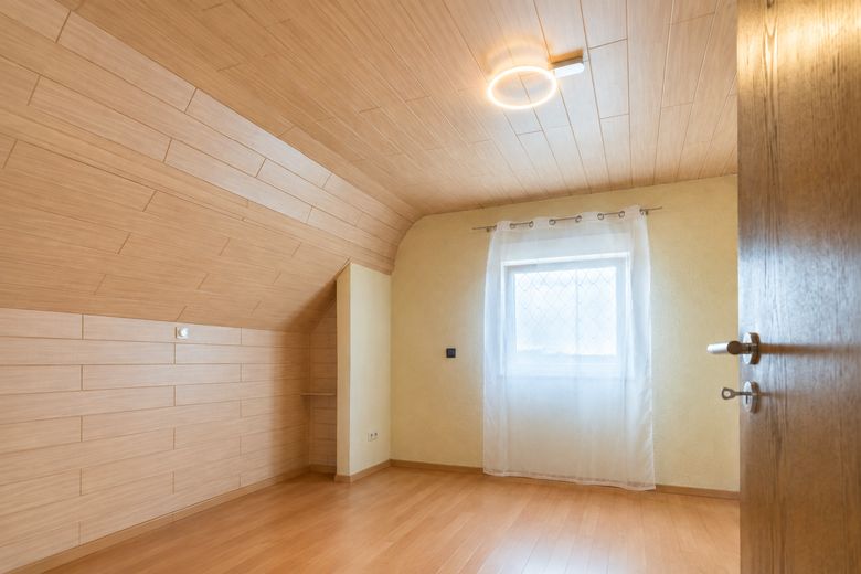 Provisionsfrei: 125 m² Wohnen + ca. 130 m² Gewerbe | Energieklasse A | 1.085 m² Grundstück – Schlafen 2