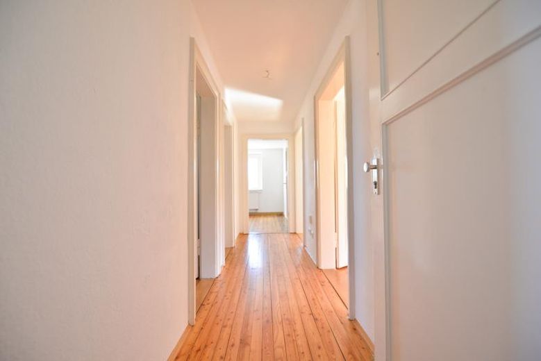2,5 Zimmer.  |  2 Garagen. |  Bezugsfrei.  |  Und das im oberen Frauenland. – Foto 8