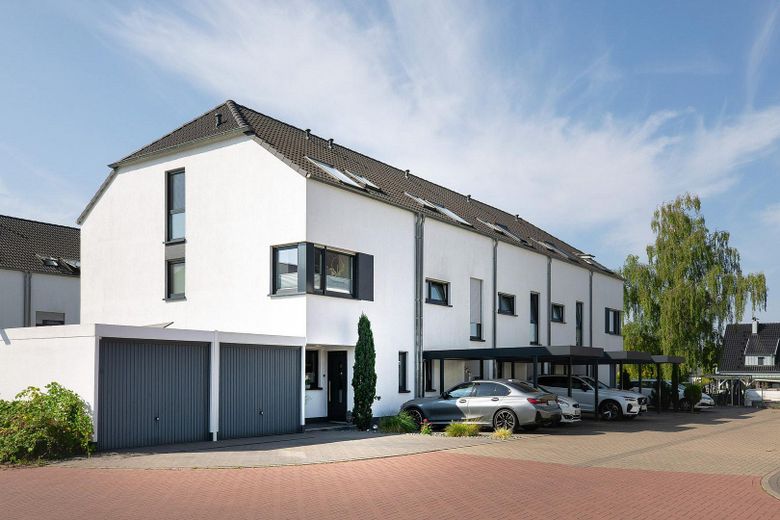 Reihenendhaus KfW 55 mit Wintergarten in Langenfeld – Reiheneckhaus von 5er-Reihenh.