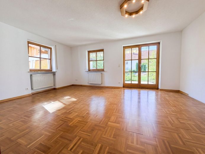 Casa adosada de 6 habitaciones con jardín, balcón orientado al sur y garaje en Germaringen – Wohnzimmer, 21,4 m²