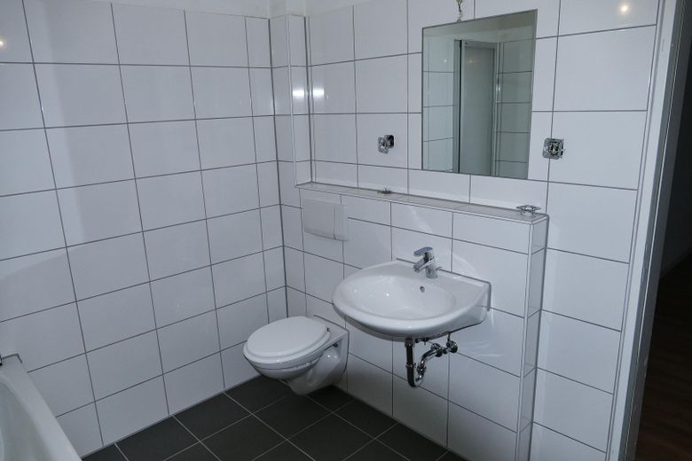 Dachgeschosswohnung mit Weitblick – Bad