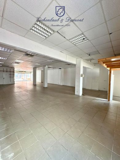 Superficie commerciale versatile in posizione centrale in città, vicino a Bahnhofstraße – Gewerbeflächeansicht