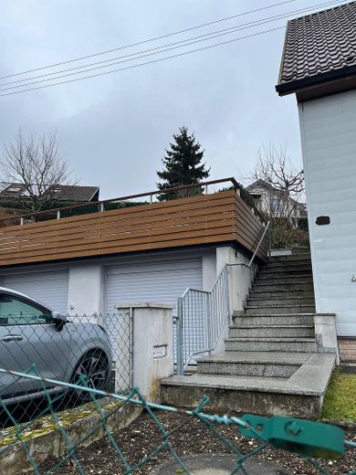 „Omas Häusle“, sofort verfügbar, mit großem Garten, schöner Lage und reichlich Potential ! – Garage