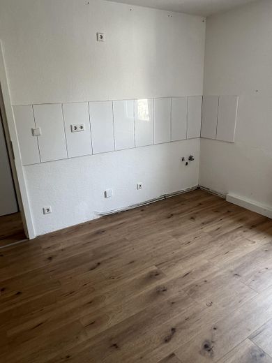 Frisch renovierte/sanierte, helle 2-Zimmerwohnung m. Wohnküche + Tageslicht-Duschbad – Küche