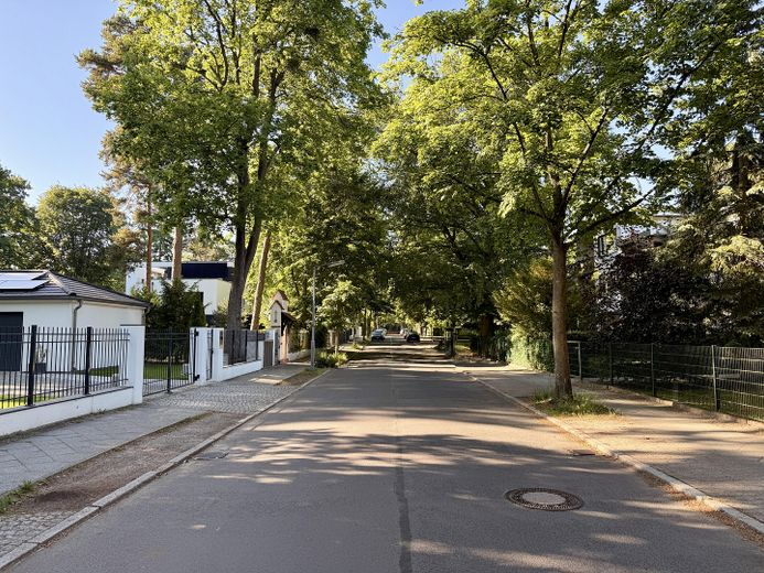 Wannsee · Erstbezug nach Kernsanierung · 3-Zi-Wohnung mit Süd-West-Balkon im Grünen · provisionsfrei – Anliegerstraße