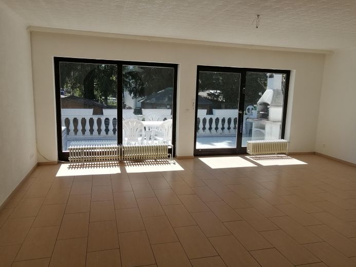 RESERVIERT Einfamilienhaus Massivhaus Einliegerwohnung ruhige Wohnlage Keller Garten – Wohnen EG1