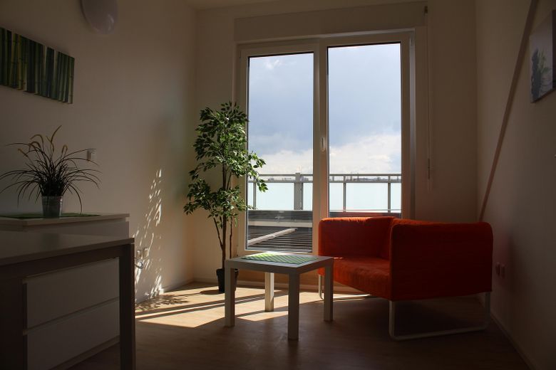 2-Zimmer-Apartment mit Dachterrasse, teilmöbliert – Photo 2