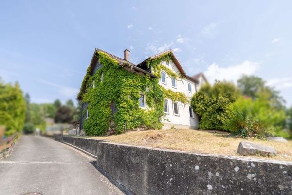 In guter Lage - Haus mit Anbau und Garten - über 240 Quadratmeter Wohnfläche!