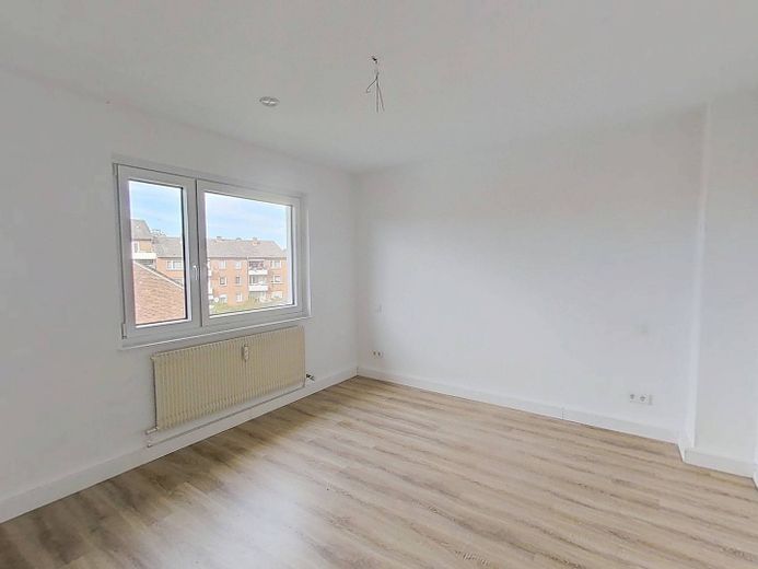 Luminoso appartamento di 3 locali con bagno con vasca e BALCONE – Foto 12
