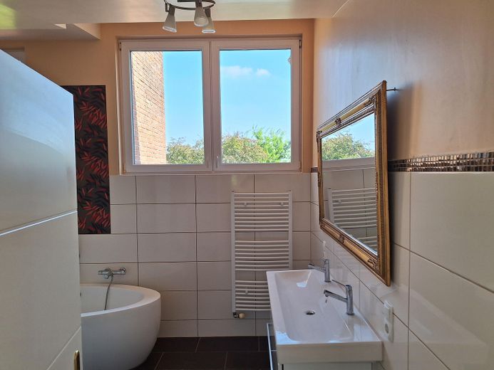 Villa en ubicación privilegiada de Wo-Herrnsheim con gran jardín A + – Bad OG