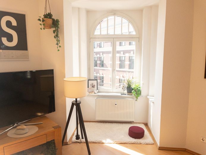 Views over Gohlis – stylish Art Nouveau apartment with charm – Historische Bogenfenster