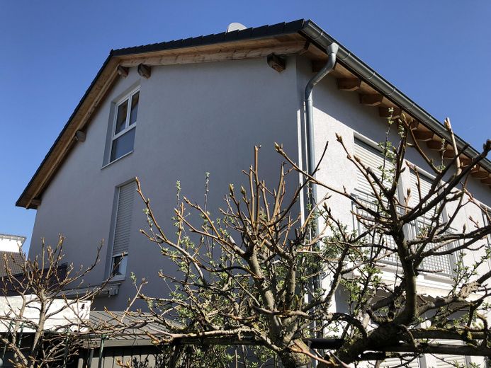 Hausansicht von der Seite