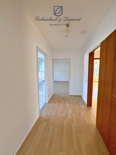 Großzügige 4 ZKB Wohnung mit Balkon &amp; Stellplatz in Dudweiler-Süd – Flur OG