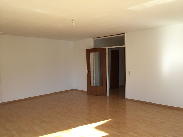 Gemütlich Wohnen im Grünen. Top-Lage – Wohnzimmer