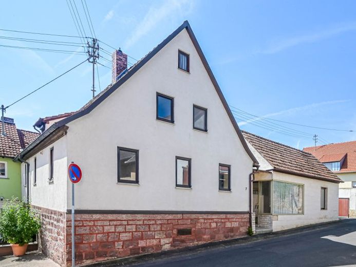 आपके विचारों के लिए भरपूर जगह – Karlstadt-Gambach में सहायक भवन, खलिहान और दुकान सहित एकल-परिवार का घर, बिक्री के लिए – फोटो 1