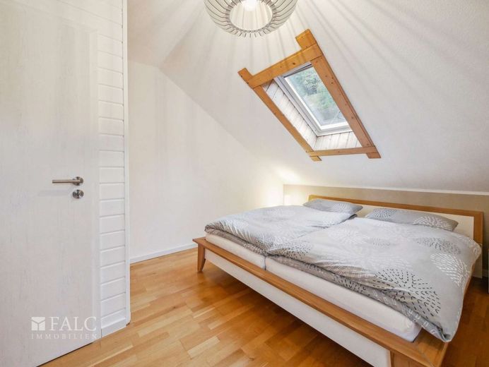Provisionsfrei! Viel größer als gedacht! EFH mit Kamin, Balkon, Terrasse + Carport! – 3. Schlafzimmer
