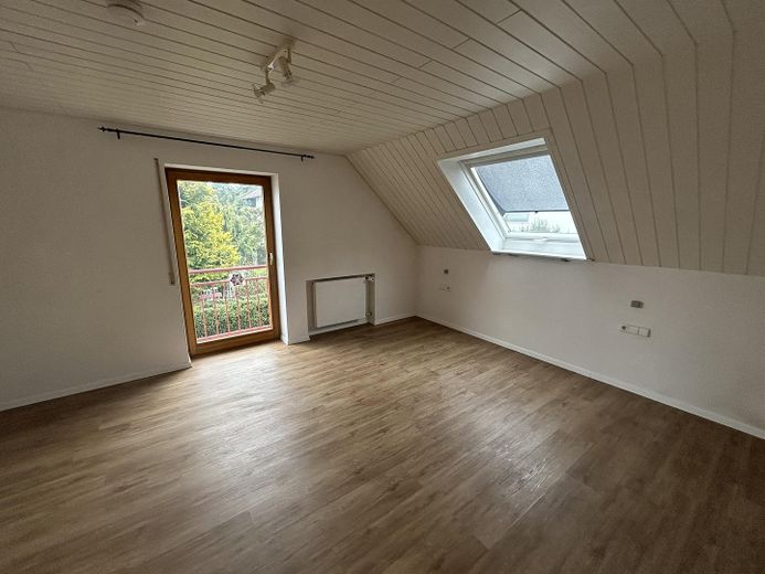 Gemoderniseerde twee-onder-een-kapwoning op toplocatie in Senden‑Aufheim – 140 m² woonoppervlak + groot kantoor - provisievrij – Großes Schlafzimmer
