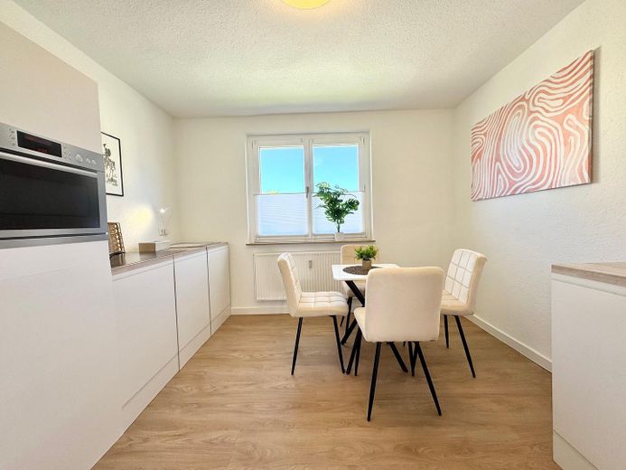Sofort einziehen oder vermieten! Modernisierte 3-Zimmer-Wohnung in Waren - wohnen nahe der Müritz – Foto 3