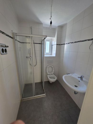 Augsburg-Inningen Bhf-nah 4 Zi  ETW 90m2 Süd-Loggia, Garten zustzl 18m2 UG Abst/WaKü – Bad 2