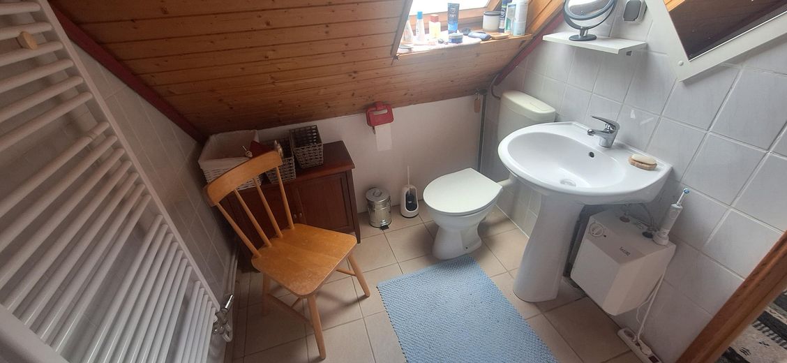 Einfamilienhaus / Ferienhaus – Bad im OG